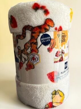 Disney’s Winnie the Pooh Berries & Friends Oversized Plush Throw Blanket - NWT